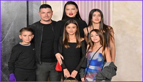 Is Adriana Lima An Only Child?